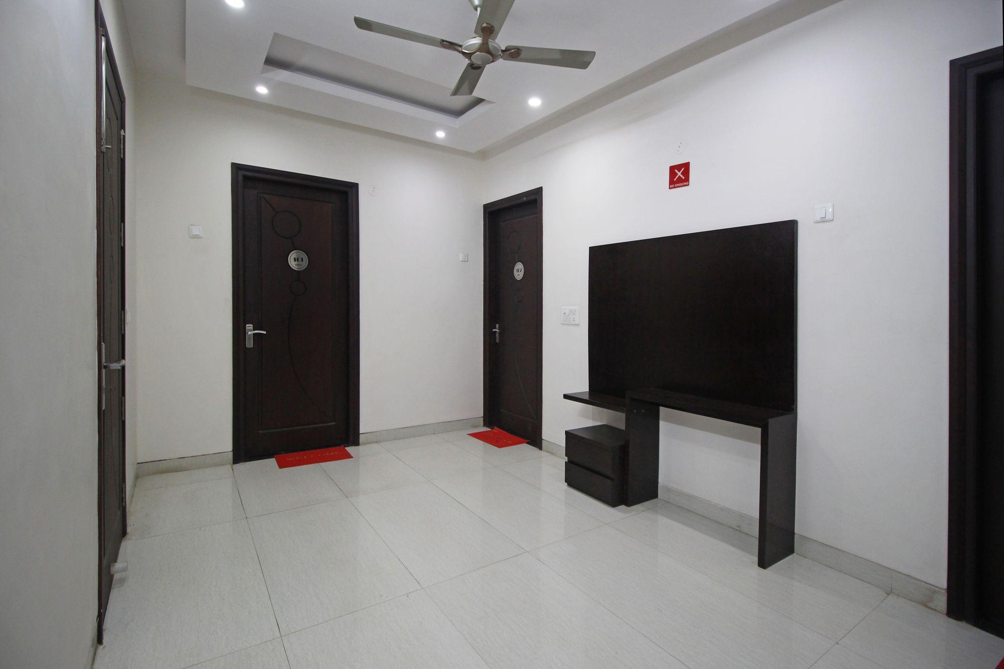 Oyo 8110 Nstay 31 Gurgaon Buitenkant foto